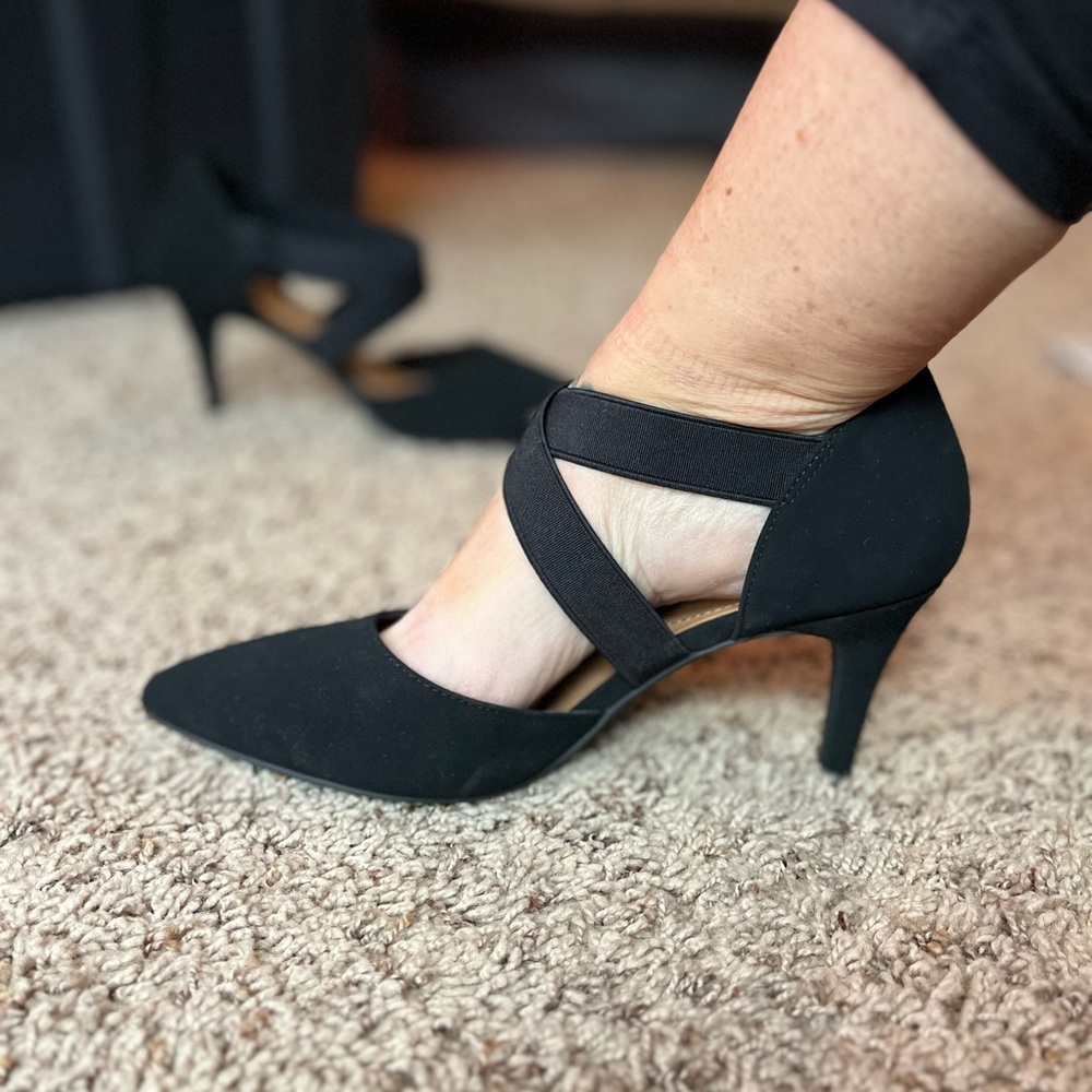Woman’s heels. New without tags. Size 6.5M. Black Suede.